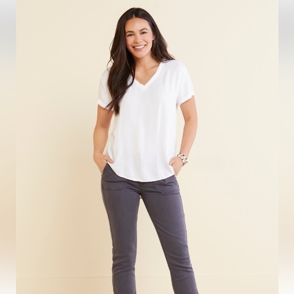 CLOTH & STONE White V Neck Relaxed fit Basic Woven Tee - Picture 2 of 6